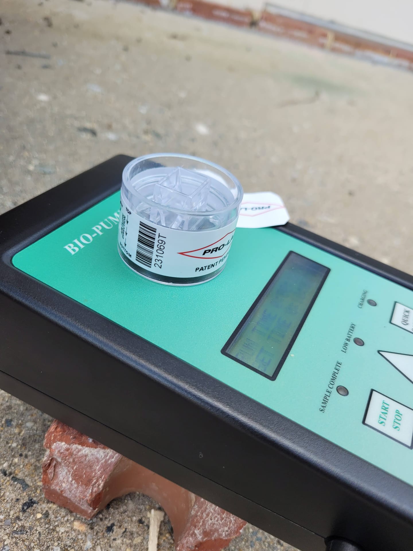 Air sampling pump testing indoor mold spore concentrations